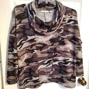 Woman's Long sleeved camo top by Notations sz.L